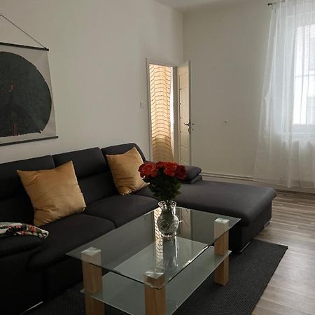 Lovely Flat In The City Center Self-Check Братислава Екстериор снимка